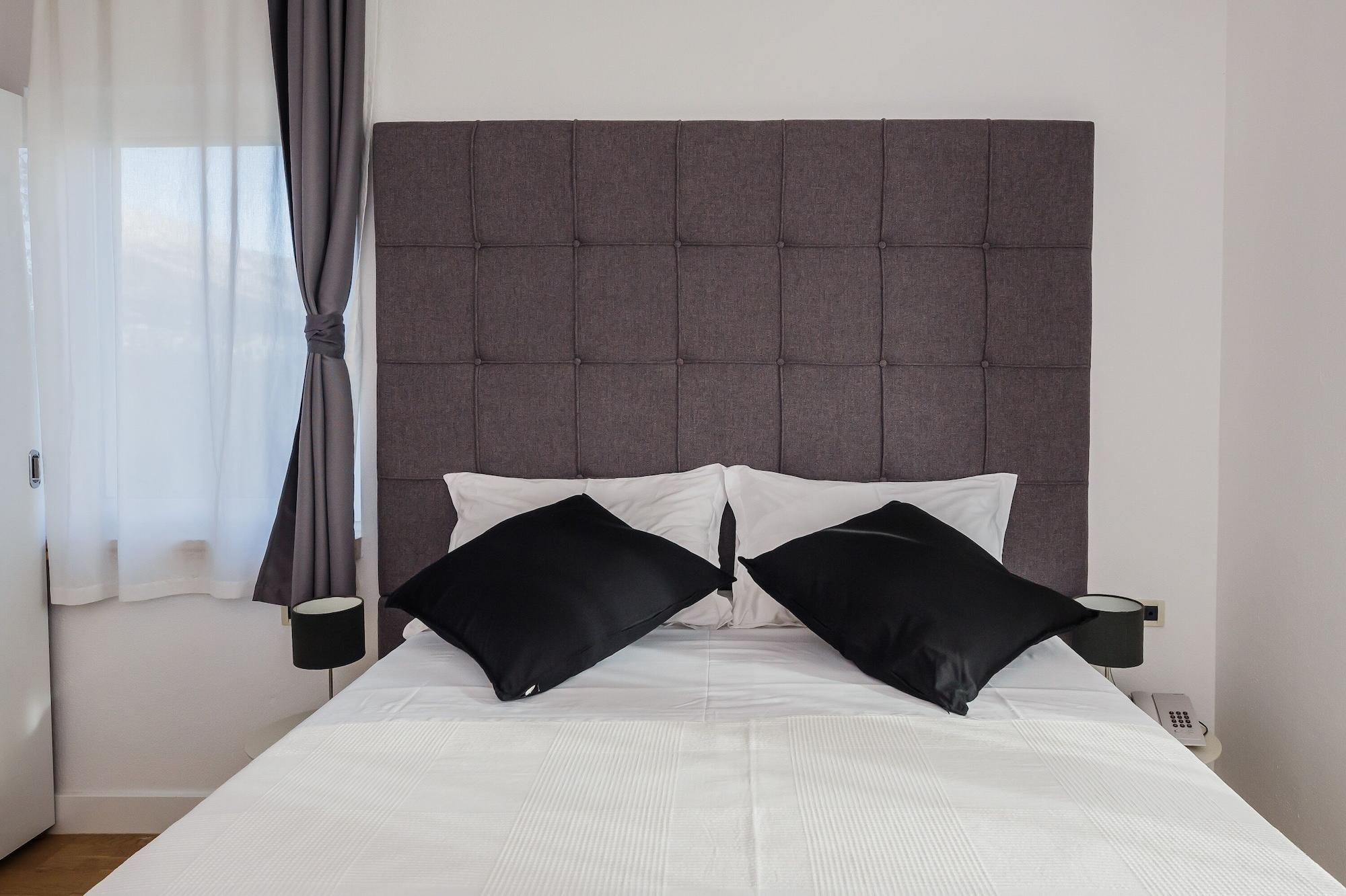 Hotel Villa Zarko Kaštel Stari Exteriör bild