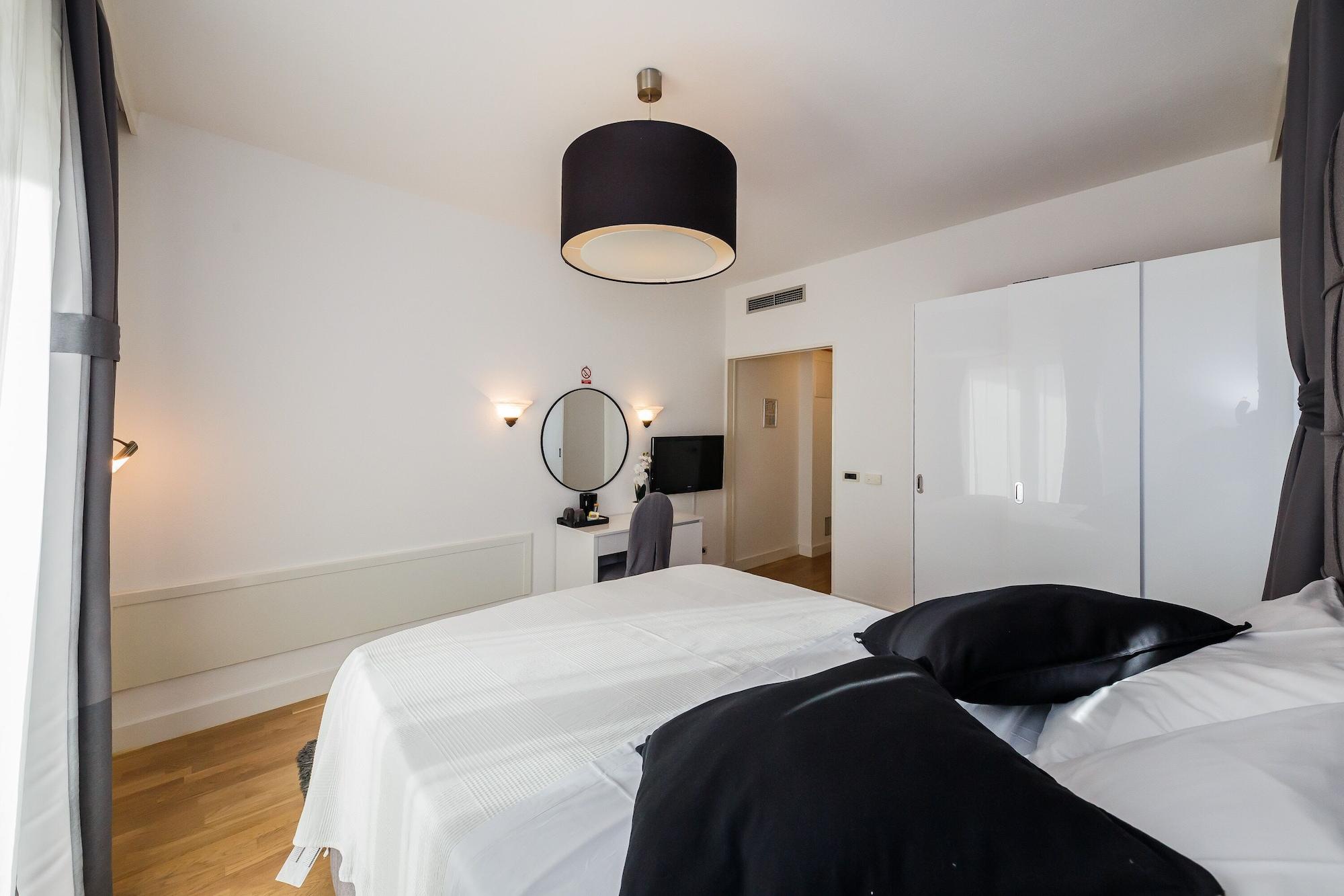 Hotel Villa Zarko Kaštel Stari Exteriör bild