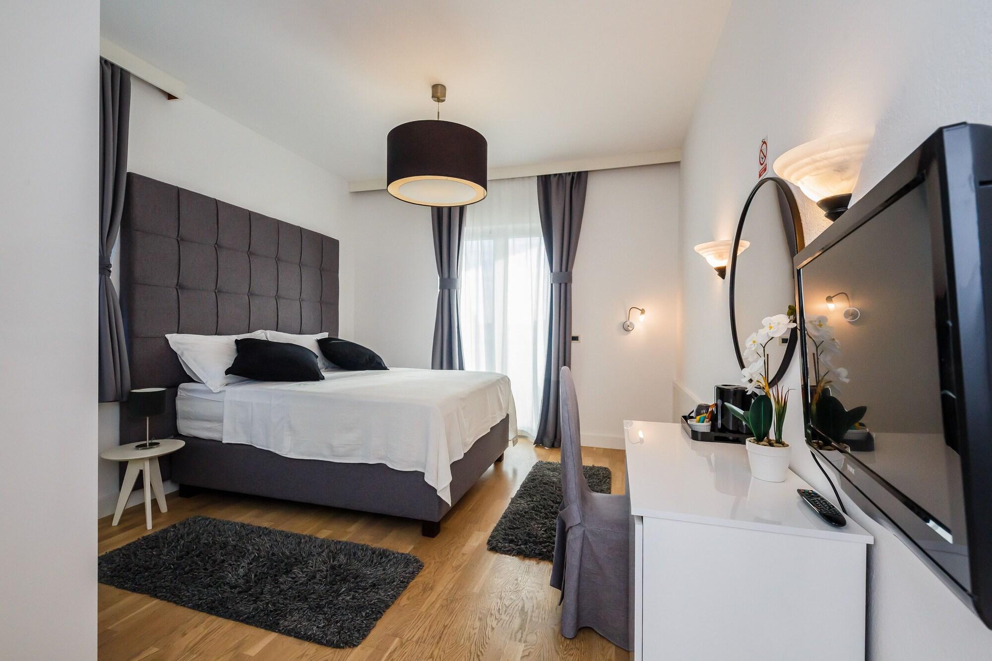 Hotel Villa Zarko Kaštel Stari Exteriör bild