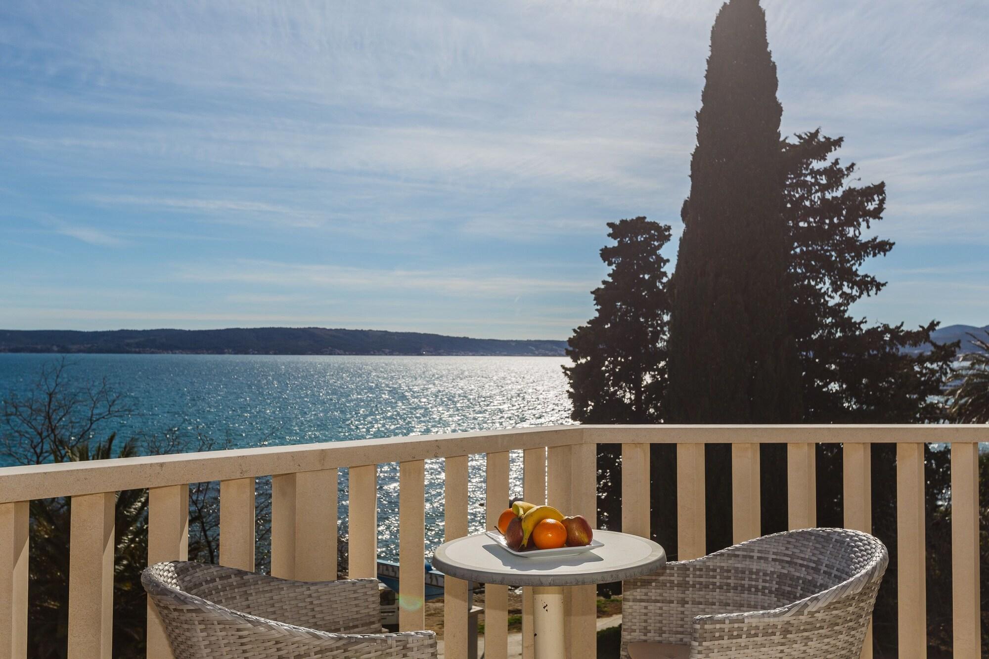 Hotel Villa Zarko Kaštel Stari Exteriör bild