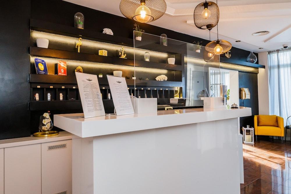 Hotel Villa Zarko Kaštel Stari Exteriör bild