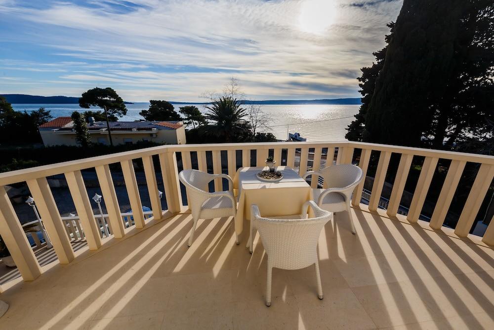 Hotel Villa Zarko Kaštel Stari Exteriör bild
