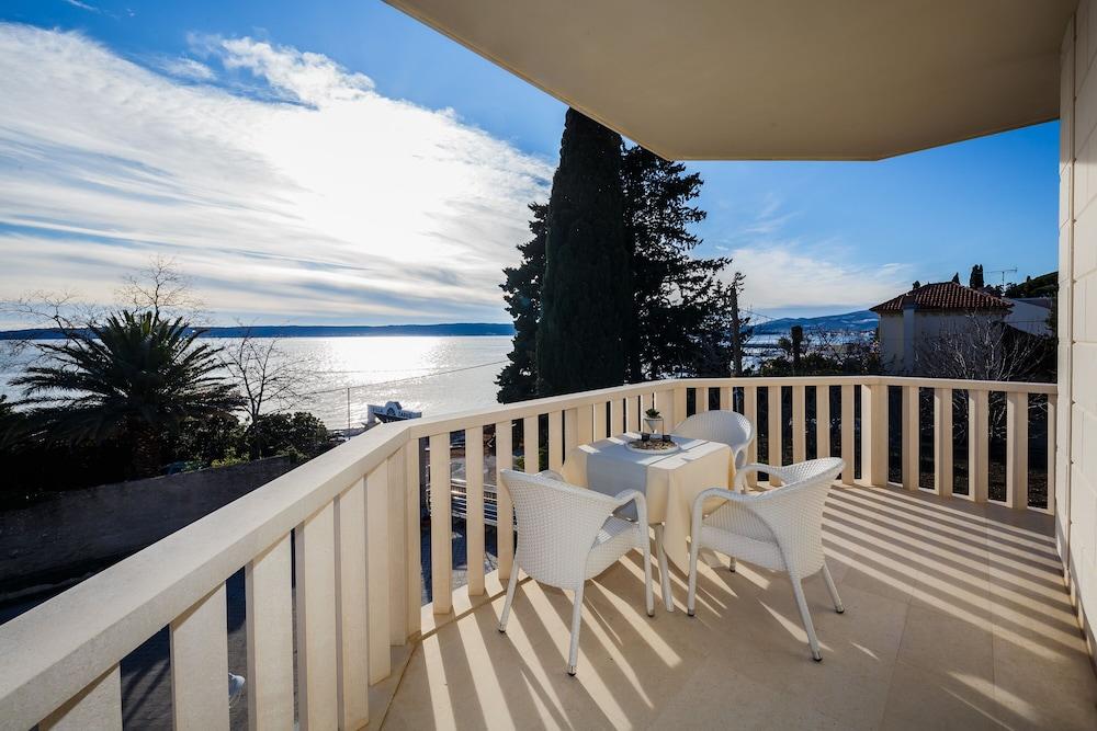 Hotel Villa Zarko Kaštel Stari Exteriör bild