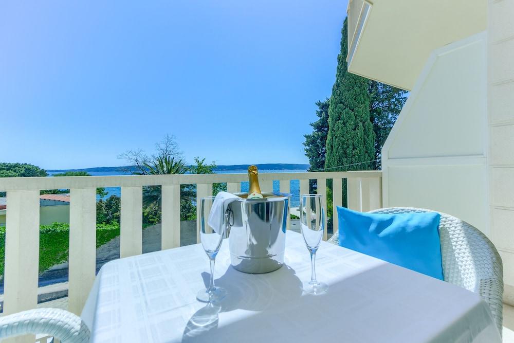 Hotel Villa Zarko Kaštel Stari Exteriör bild