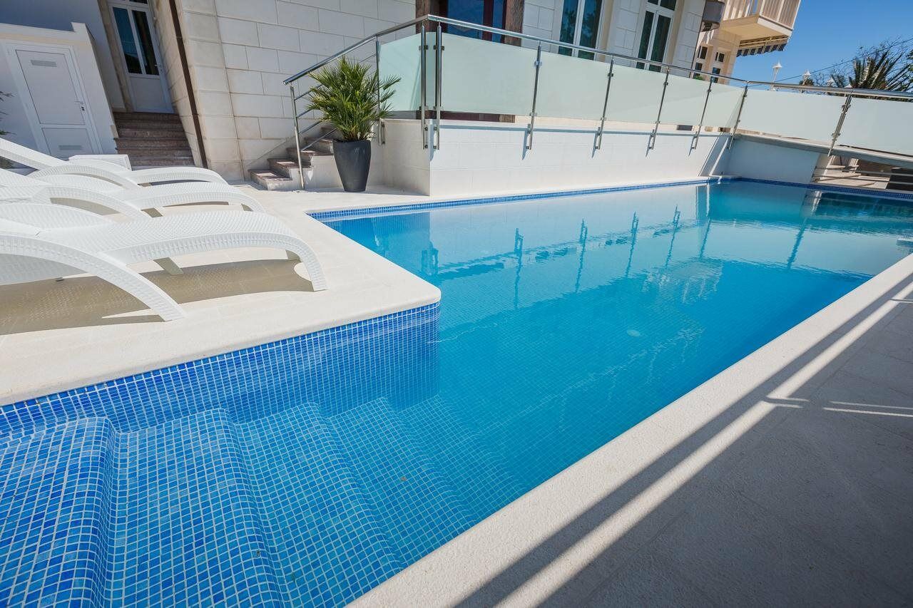 Hotel Villa Zarko Kaštel Stari Exteriör bild