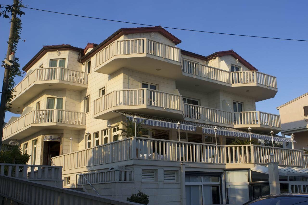 Hotel Villa Zarko Kaštel Stari Exteriör bild