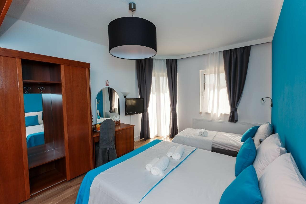 Hotel Villa Zarko Kaštel Stari Exteriör bild